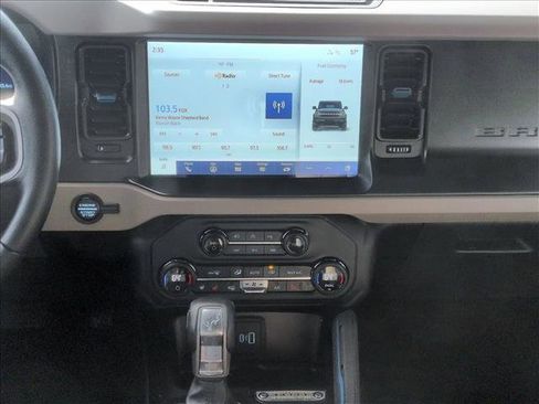 Used 2023 Ford Bronco Wildtrak image 15