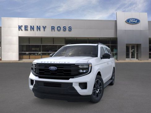 New 2025 Ford Expedition Active image 3