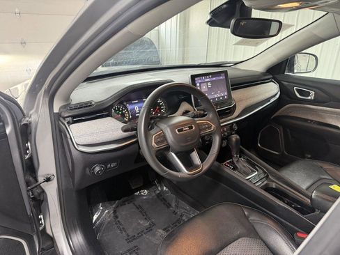 Used 2022 Jeep Compass Latitude FWD image 8