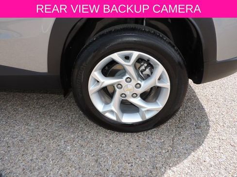 Used 2026 Chevrolet Trax LS w/ LS Convenience Package FWD image 11