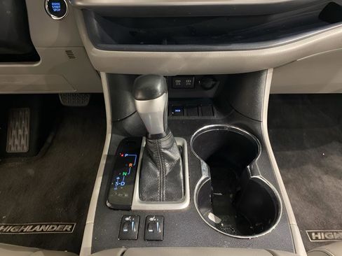 Used 2018 Toyota Highlander XLE image 18