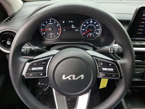 Used 2022 Kia Forte LXS image 18