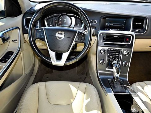 Used 2014 Volvo S60 T5 image 11