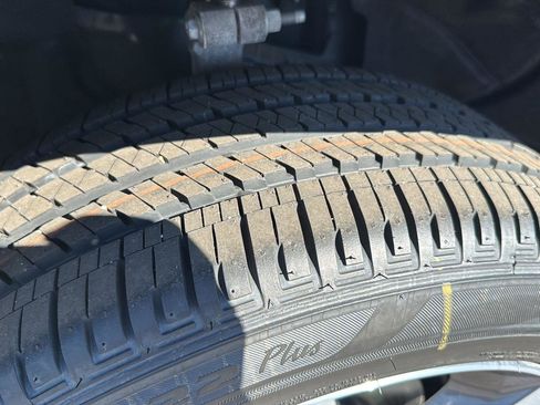 New 2026 Jeep Grand Cherokee Limited w/ Luxury Tech Group II image 12