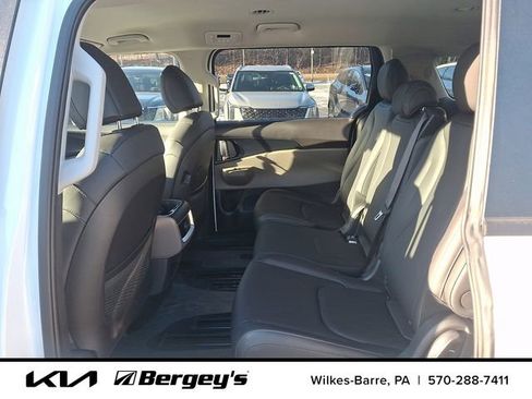 New 2026 Kia Carnival LXS image 7