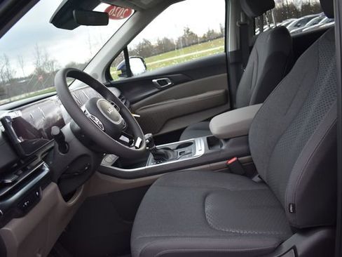 New 2026 Kia Carnival LX FWD image 21