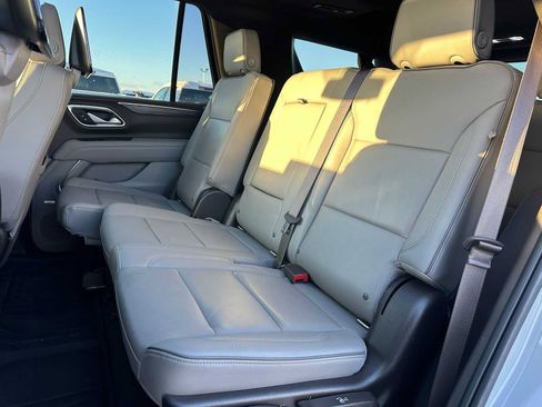 Used 2021 GMC Yukon SLT w/ SLT Premium Package image 19