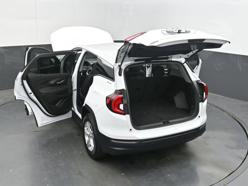 Used 2024 GMC Terrain SLE FWD image 44
