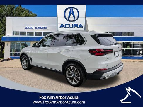 Used 2025 BMW X5 xDrive50e w/ Premium Package AWD/4WD image 3