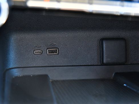 Used 2024 Chevrolet Traverse LT FWD image 33