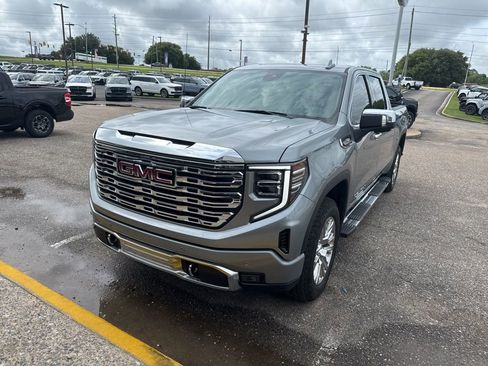 Used 2025 GMC Sierra 1500 Denali AWD/4WD image 6