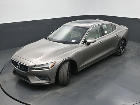 Used 2021 Volvo S60 T8 Inscription w/ Climate Package image 33