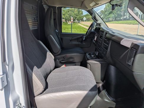 Used 2025 Chevrolet Express 2500 w/ Driver Convenience Package RWD image 12