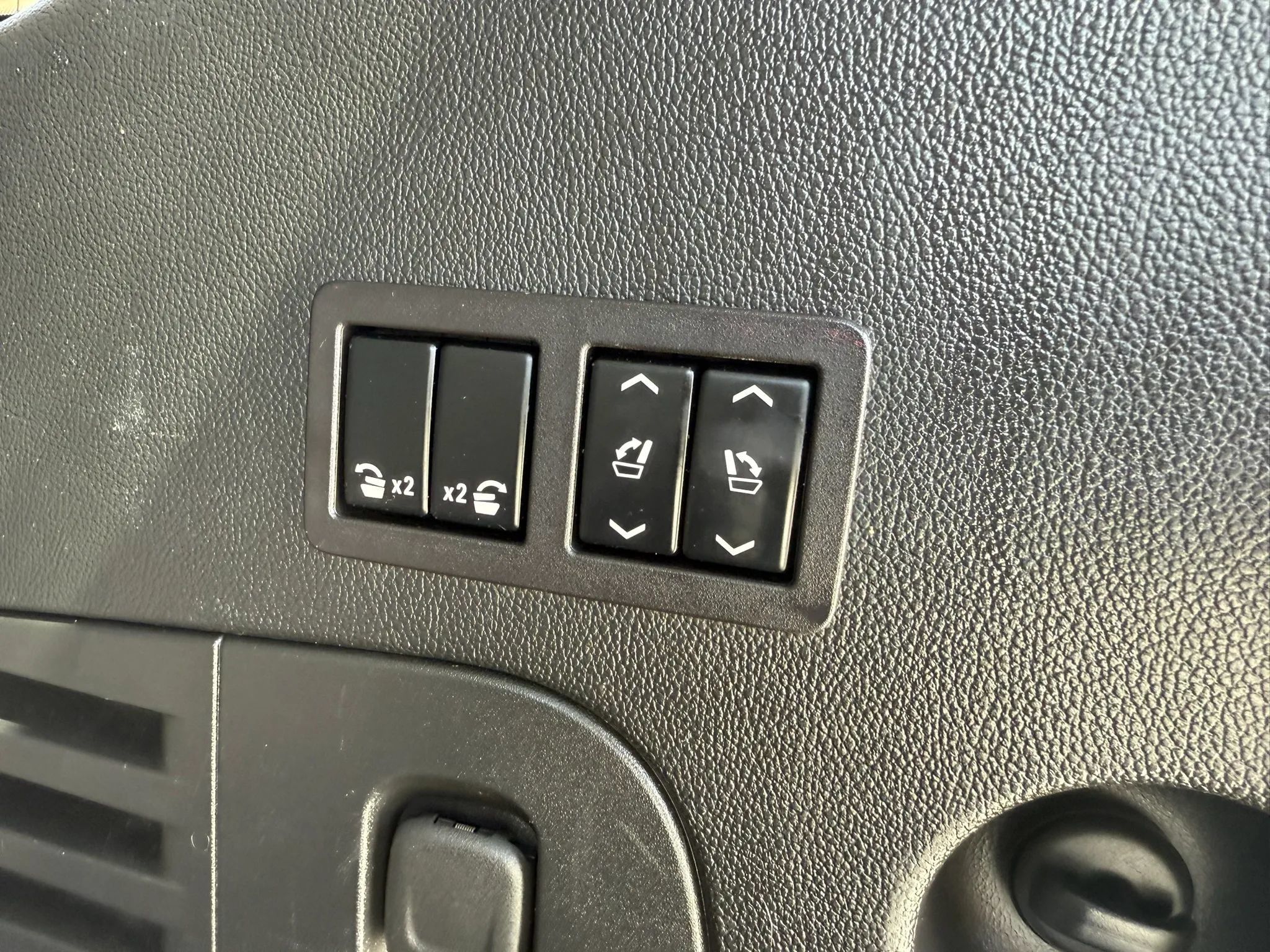 Used 2017 GMC Yukon SLT w/ Open Road Package RWD image 11