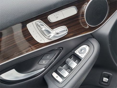 Used 2018 Mercedes-Benz GLC 300 4MATIC image 22