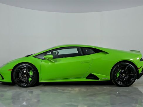 Used 2022 Lamborghini Huracan EVO RWD image 8