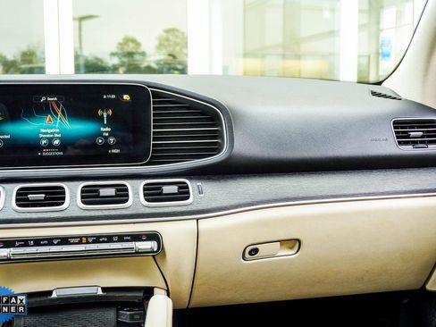 Used 2022 Mercedes-Benz GLE 580 4MATIC w/ Night Package image 17