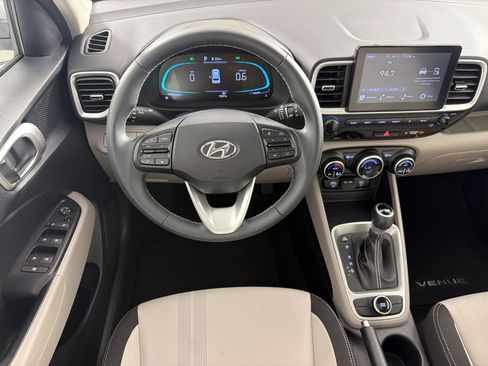 Used 2024 Hyundai Venue SEL FWD image 28