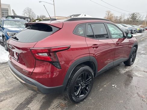 Used 2024 Chevrolet Trax ACTIV w/ Sunroof Package image 4