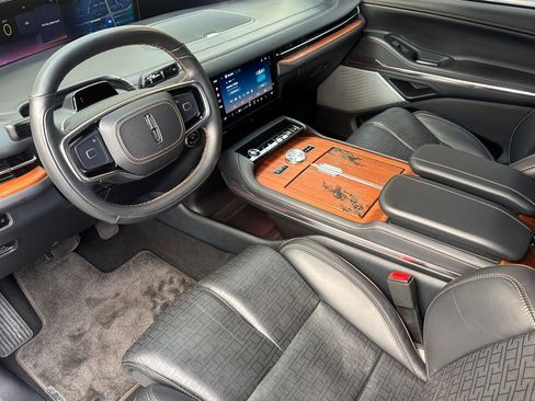 Certified 2025 Lincoln Navigator Black Label image 10