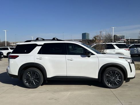 New 2026 Nissan Pathfinder SL image 6