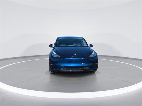 Used 2022 Tesla Model Y Long Range image 2