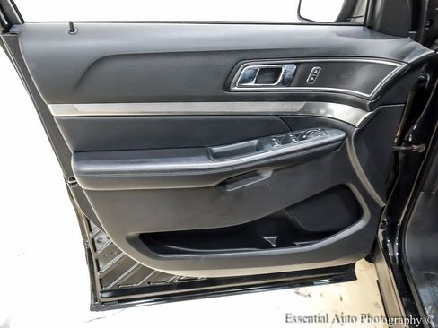 Used 2018 Ford Explorer XLT w/ Equipment Group 202A image 27