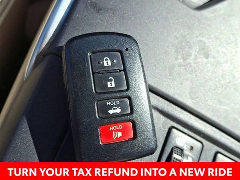 Used 2017 Toyota Camry XLE w/ Moonroof Package image 15