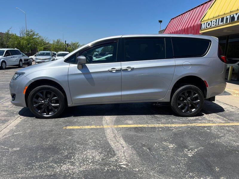 Used 2018 Chrysler Pacifica Touring Plus w/ S Appearance Package FWD image 5