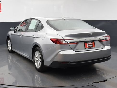 Used 2025 Toyota Camry LE image 3