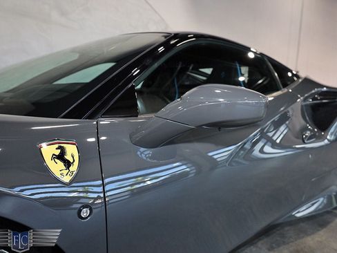 Used 2022 Ferrari F8 Tributo RWD image 16