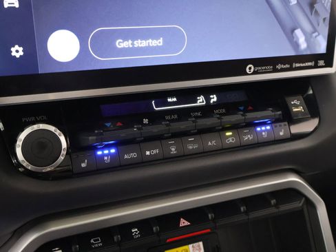 Used 2024 Toyota Sequoia Platinum AWD/4WD image 7