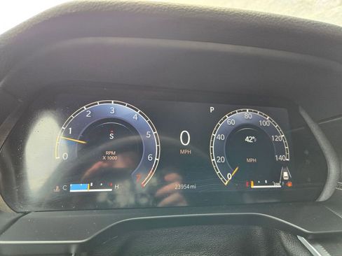 Used 2024 Jeep Grand Cherokee Altitude AWD/4WD image 18