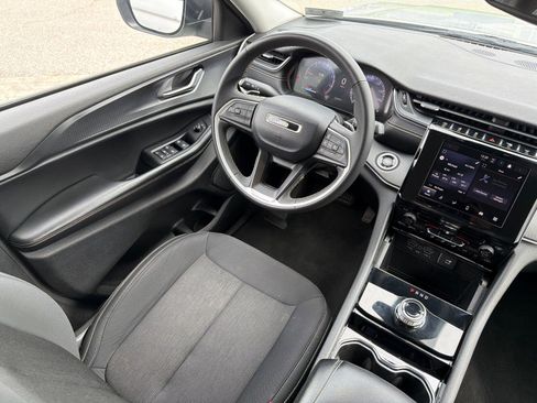 Used 2023 Jeep Grand Cherokee L Laredo image 21