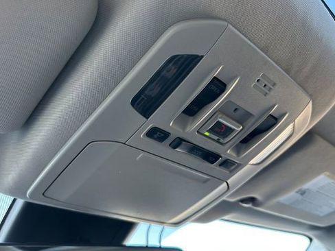 Used 2023 Toyota Highlander Limited image 25