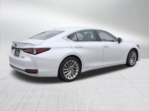 Used 2019 Lexus ES 300h w/ Accessory Package 2 image 7