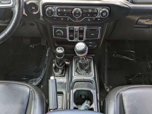 Used 2019 Jeep Wrangler Unlimited Sahara w/ Dual Top Group AWD/4WD image 20