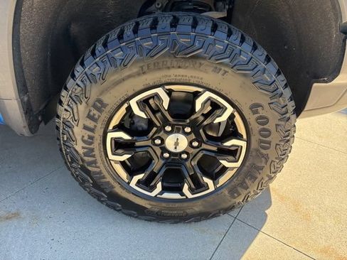 Used 2023 Chevrolet Silverado 1500 ZR2 w/ Technology Package AWD/4WD image 9