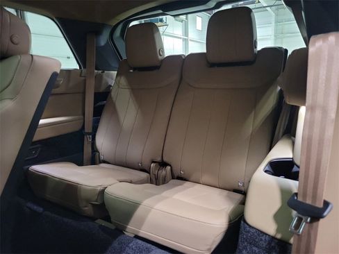 New 2025 Land Rover Range Rover Long Wheelbase SE image 27