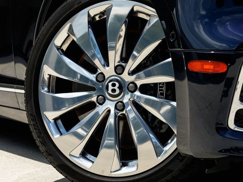 Certified 2024 Bentley Flying Spur V8 image 8