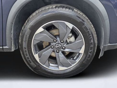 Used 2024 Nissan Rogue SV FWD image 11