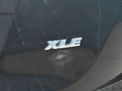 Used 2018 Toyota RAV4 XLE w/ Plus Extra Value Package FWD image 27