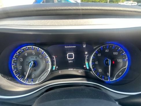 Used 2018 Chrysler Pacifica Touring-L w/ Advanced Safetytec Group FWD image 35