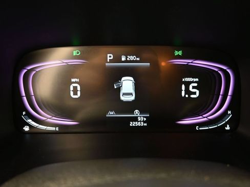 Used 2025 Kia Soul LX w/ LX Technology Package FWD image 18