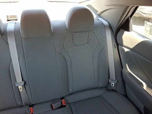 New 2025 Hyundai Elantra SE image 14