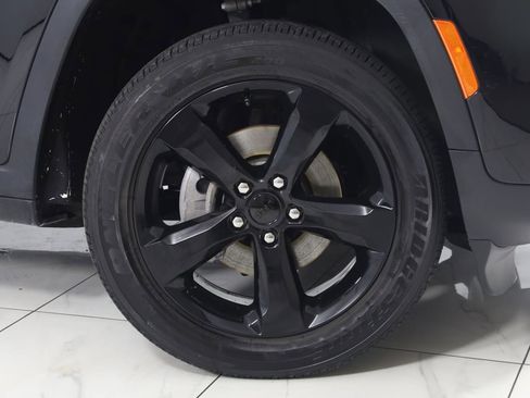 Used 2024 Jeep Grand Cherokee Altitude AWD/4WD image 14