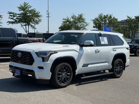 Used 2023 Toyota Sequoia Platinum AWD/4WD image 2