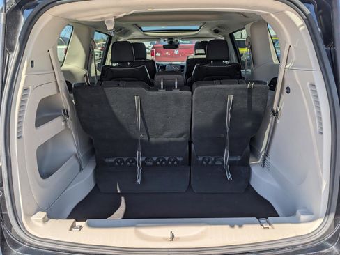 Used 2023 Chrysler Pacifica Limited FWD image 13
