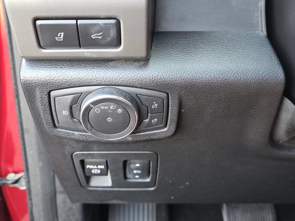 Used 2018 Ford Expedition XLT w/ Equipment Group 202A RWD image 30
