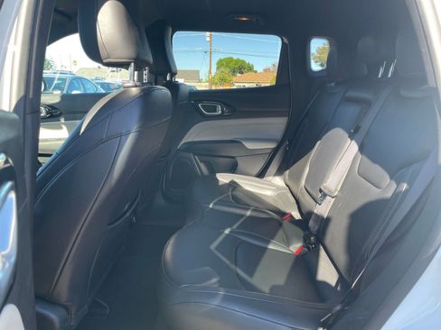 Used 2025 Jeep Compass Limited image 25